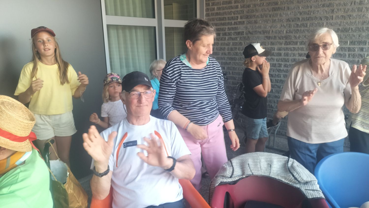 Olympiades inter générationnelles a l EHPAD de Steenvoorde  