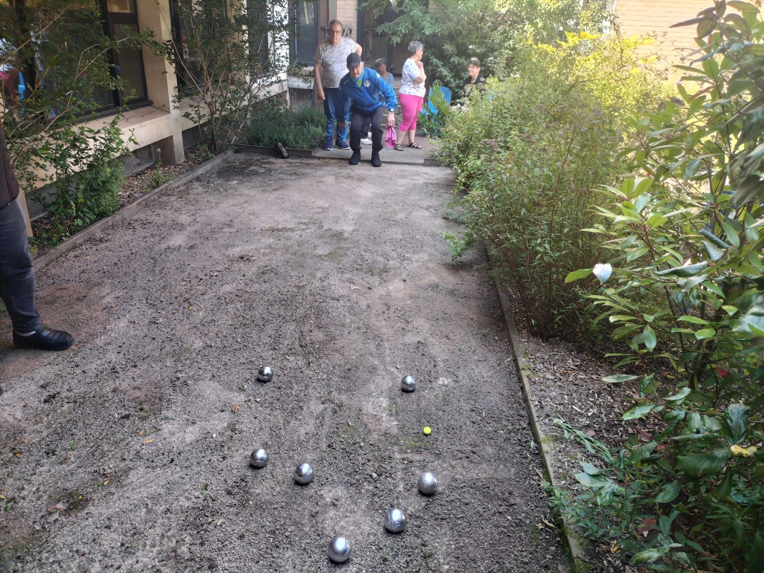 Pétanque a l EHPAD des Oyats 