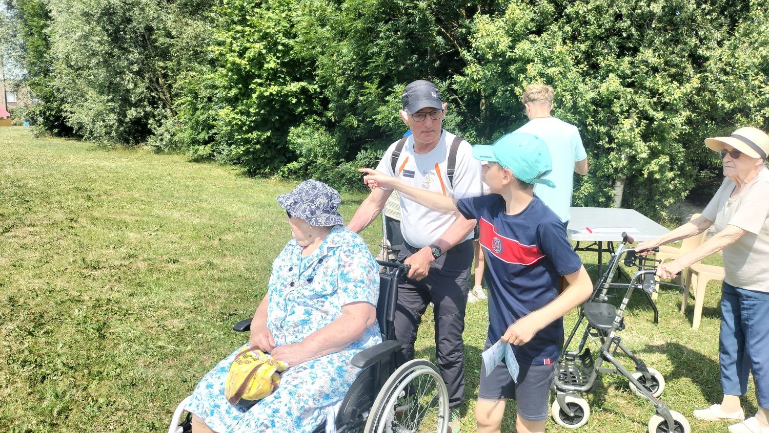 Olympiades inter générationnelles a l EHPAD de Steenvoorde  