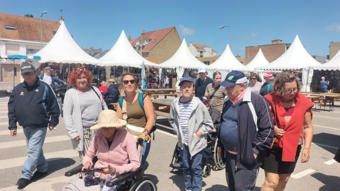 Promenade au marché artisanale et sur la plage de Bray Dunes